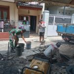 Cegah Banjir Saat Hujan Tiba, Babinsa Punggawan Bersama Masyarakat Laksanakan Pembersihan Selokan