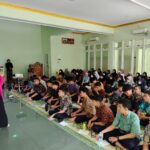 Training Publik Speaking di SMP Muhammadiyah PK Solo Bersama Coach Sara Neyrhiza