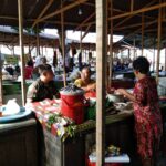 Bina Hubungan Baik Dan Kedekatan Dengan Pedagang, Babinsa Banjarsari Sambangi Pasar Tradisional