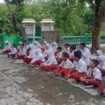 Siapkan Generasi Muda Yang Handal, Babinsa Laweyan Berikan Materi PBB Kepada Siswa SD