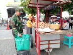 Babinsa Kelurahan Jayengan Terjun Langsung Berikan Motivasi Kepada Pelaku UMKM di Wilayah Binaan