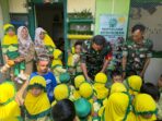 Bangkitkan Semangat Belajar Sejak Usia Dini, Babinsa Kemlayan Datangi Sekolah TK Aisyiah Dan Berikan Edukasi