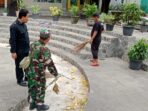 Kerja Bakti Babinsa Kelurahan Nusukan Bersama Security Dan Warga Menyasar Taman Cerdas Nusukan