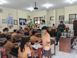 Sinergi TNI, Babinsa Kodim Solo Rutin Bantu Distribusikan Makan Sehat Bergizi Ke Sekolah