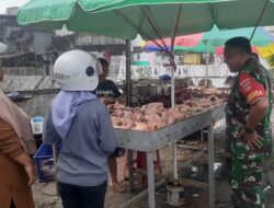 Tingkatkan Perekonomian Babinsa Gandekan Berikan Motifasi Kepada Pelaku UMKM di Wilayah Binaan