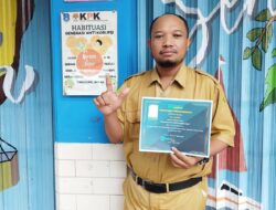 SD Muhammadiyah 01 Ketelan : Waka Humas Terima Sertifikat Penulis Buku