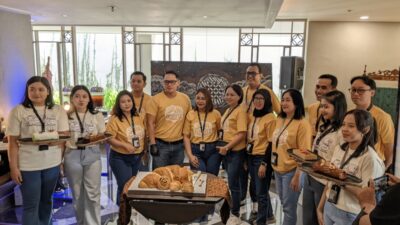 Nikmati Suguhan Oleh Oleh Khas Zigna : Pemotongan Giant Croisant Tandai Launching Sogan Patisserie Solia Zigna Kampung Batik Solo