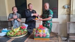 TNI-Polri Bersinergi : Danramil 01/Laweyan Berikan Surprise Ucapan Selamat HUT Bhayangkara Ke-79