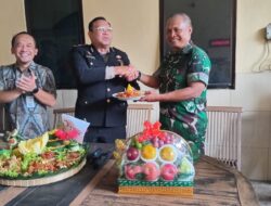TNI-Polri Bersinergi : Danramil 01/Laweyan Berikan Surprise Ucapan Selamat HUT Bhayangkara Ke-79