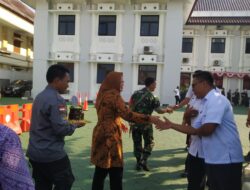 HUT Kejaksaan RI Ke-80, Babinsa Bersama Lurah Kepatihan Wetan Berikan Kejutan Kepada Kejaksaan Negeri Surakarta