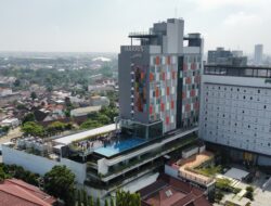 GANDENG UMKM BATIK GUNAWAN SETIAWAN HARRIS HOTEL SOLO : BENTANGKAN KAIN BATIK TERBESAR INDONESIA SAMBUT HARI BATIK NASIONAL 2025