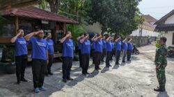 Tingkatkan Kedisiplinan Dan Kesiapan, Babinsa Berikan Pelatihan Baris Berbaris Kepada Satlinmas