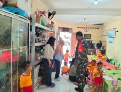 Sambangi PAUD Pratama Bintang, Babinsa Gandekan Berikan Motivasi Dan Semangat Belajar Sejak Usia Dini