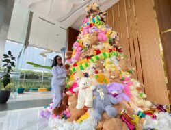 Dukung UMKM Lokal : HARRIS- POP! Hotel Solo, Rayakan Natal Berbeda !!! Hadirkan Pohon Natal Boneka Buah Tangan UMKM Solo