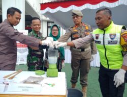 Dukung Pemberantasan Narkoba, Babinsa Kepatihan Wetan Ikuti Pemusnahan Barang Bukti di Kejari Kota Surakarta