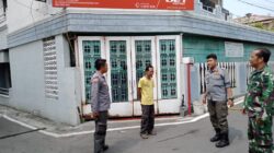Patroli Babinsa Manahan Bersama Linmas Susuri Pemukiman Penduduk Dan UMKM