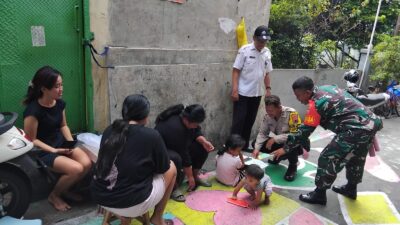 Dengan Patroli Keamanan Dan Anjangsana Babinsa Koramil 04/Jebres Selipkan Pesan Jaga Kamtibmas