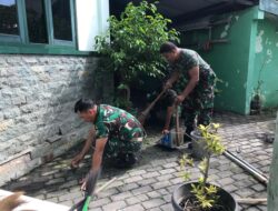 Jaga Lingkungan Kantor Tetap Bersih, Rapi, Dan Indah, Koramil 04/Jebres Laksanakan Pembersihan Pangkalan