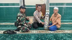 Babinsa & Bhabinkamtibmas Pajang Bagikan Alquran & Sajadah di Masjid Dalam Momentum Bulan Suci Ramadhan 1447 H
