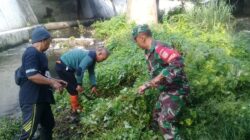 Cegah Banjir, Babinsa Keprabon Bersama Warga Laksanakan Kerja Bakti Resik-resik Kali Pepe