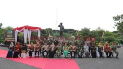 Pangdivif 2 Kostrad Resmikan Patung H.M. Soeharto di Brigif 6/TSB