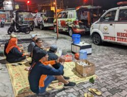 500 Paket Dibagikan dalam Saur On The Road, Komunitas Untung Suropati dan AKBM Jateng Semarakkan Ramadan di Solo