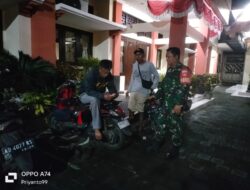 Ciptakan Kenyamanan Dan Kondusifitas di Wilayah, Piket Koramil 03/Serengan Laksanakan Patroli Malam Bersama Linmas