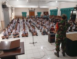 Membangun Generasi Disiplin & Cinta Tanah Air : Babinsa Punggawan Berikan Pembinaan Wawasan Kebangsaan di SMK Marsudirini Surakarta