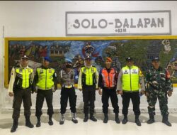 Kodim 0735/Surakarta Bersama Kepolisian & Komponen Masyarakat Laksanakan Patroli Pengamanan di Stasiun Solo Balapan