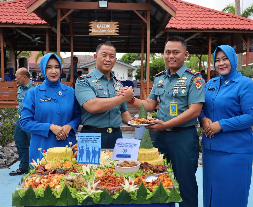 Upacara kenaikan pangkat prajurit Lanal Dumai di Mako Lanal Dumai April 2026