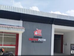 Kawal Pembangunan KDKMP Kelurahan Sangkrah, Babinsa Tegaskan Sasaran Selesai Tepat Waktu