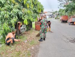 Gotong Royong Ciptakan Lingkungan Bersih, Babinsa Nusukan Bersama Tim Saberling Laksanakan Kerja Bakti