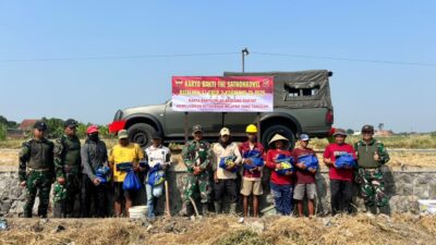 Sambut HUT Kemerdekaan RI, Batalyon 21 Grup 2 Kopassus Gelar Karya Bakti di Desa Wironanggan, Kartasura